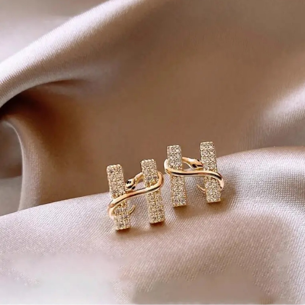 Pendant Gold Diamond H Earrings - NEW